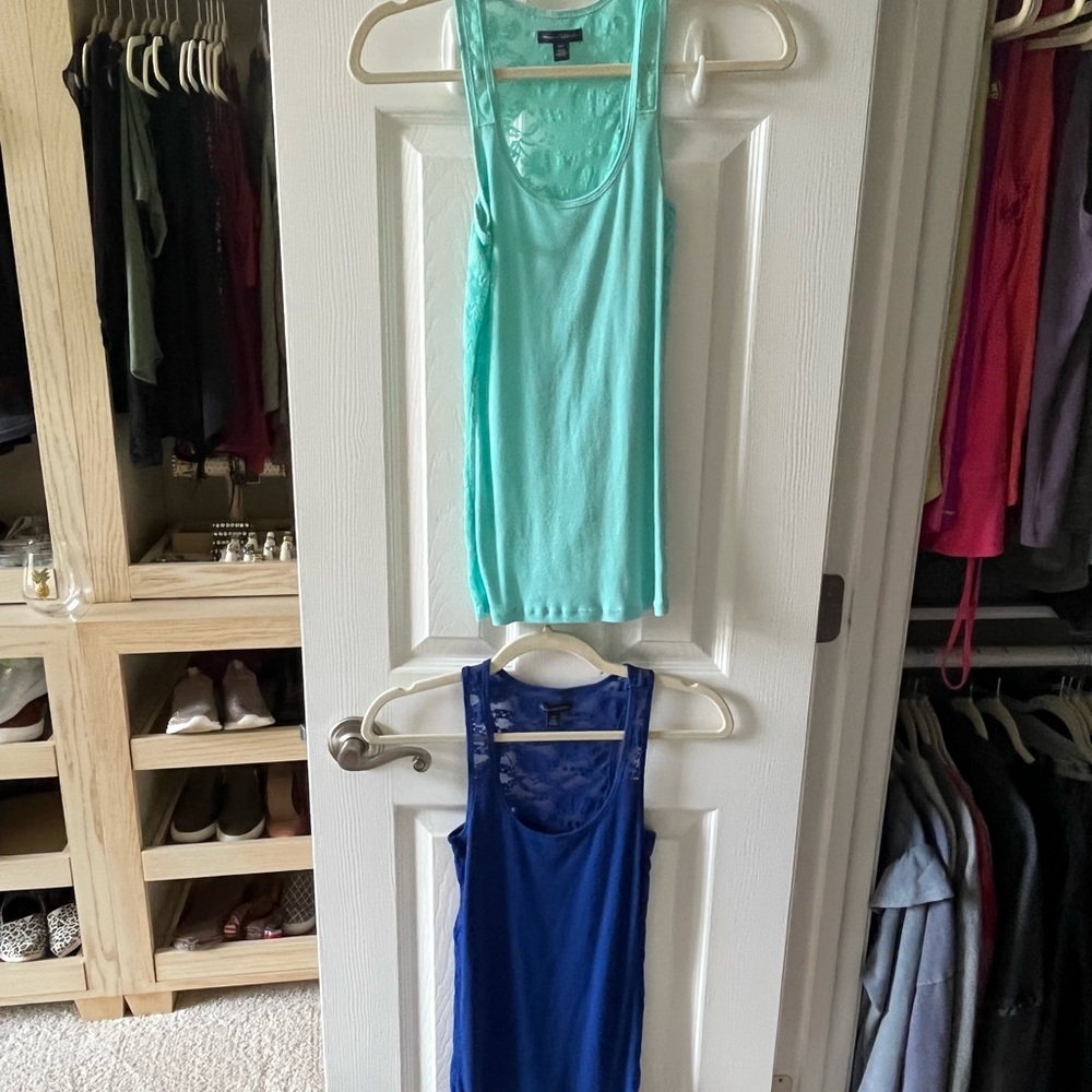 2 American Eagle Lace Tanks Top Size: Small